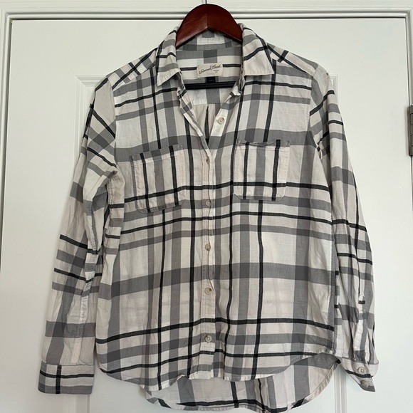 Universal Thread Women's Plaid Button-Down Shirt - Picture 1 of 2